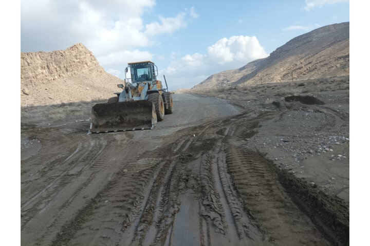 برقراری تردد و بهسازی در محور فارغان – احمدی شهرستان حاجی‌آباد