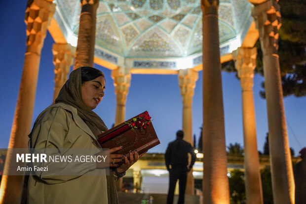 شب یلدا در آرامگاه حافظ