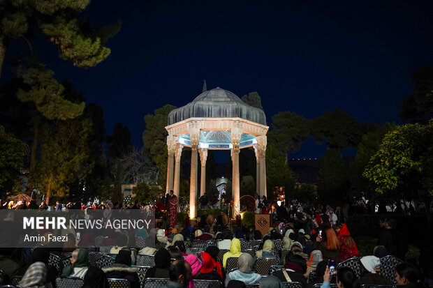 شب یلدا در آرامگاه حافظ