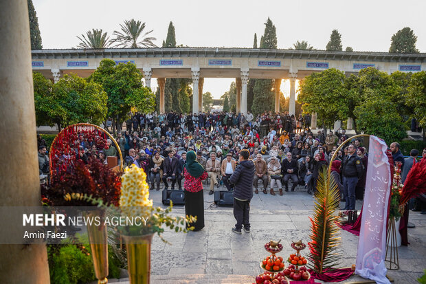 شب یلدا در آرامگاه حافظ