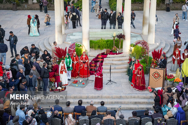شب یلدا در آرامگاه حافظ