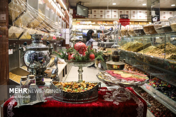 بازار یلدای مشهد؛ قیمت‌ها جلوتر از مردم