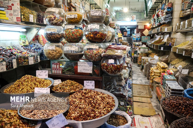 بازار یلدای مشهد؛ قیمت‌ها جلوتر از مردم
