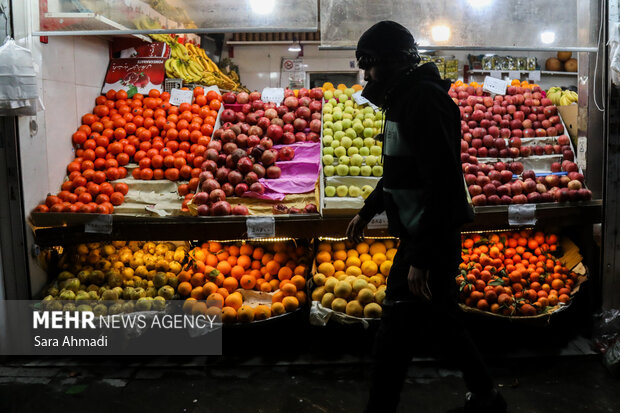 بازار یلدای مشهد؛ قیمت‌ها جلوتر از مردم