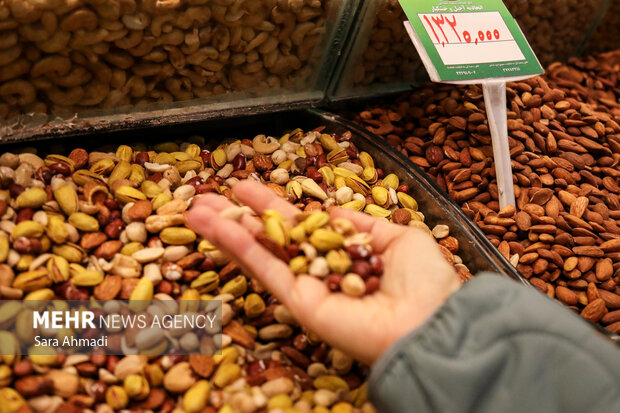 بازار یلدای مشهد؛ قیمت‌ها جلوتر از مردم