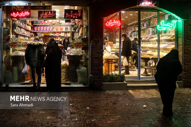 بازار یلدای مشهد؛ قیمت‌ها جلوتر از مردم