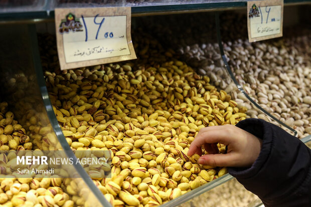 بازار یلدای مشهد؛ قیمت‌ها جلوتر از مردم