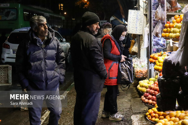 بازار یلدای مشهد؛ قیمت‌ها جلوتر از مردم