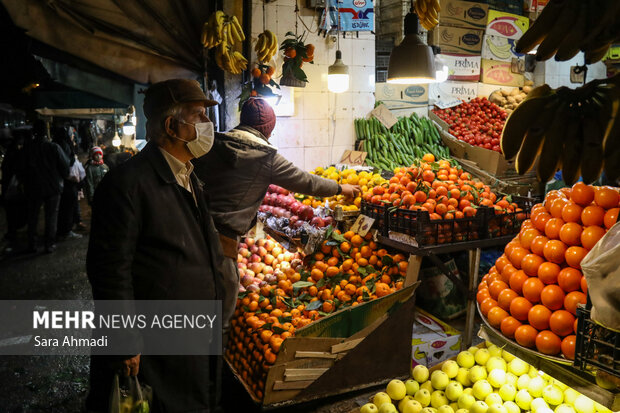 بازار یلدای مشهد؛ قیمت‌ها جلوتر از مردم