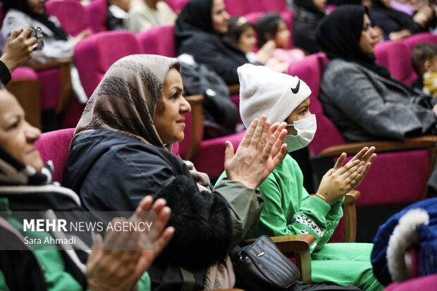 شب یلدای بیماران سرطانی در کنار خادمان امام رضا(ع)