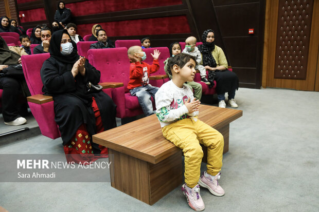 شب یلدای بیماران سرطانی در کنار خادمان امام رضا(ع)