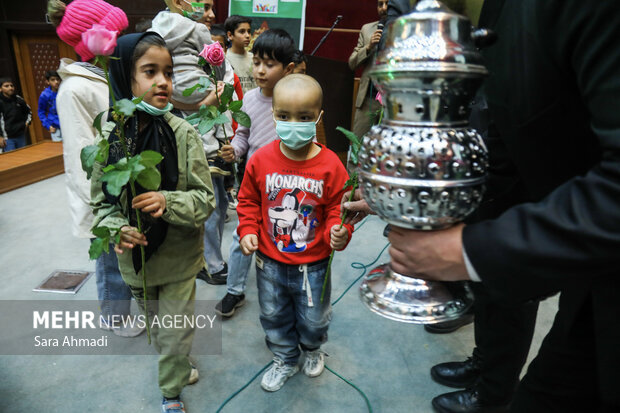 شب یلدای بیماران سرطانی در کنار خادمان امام رضا(ع)