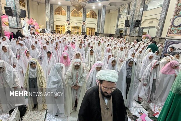 جشن تکلیف دختران اندیشه در مسجد امیرالمومنین (ع) برگزار شد