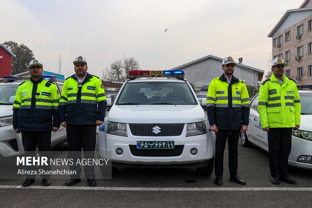 حضور پلیس راه در ۱۲۳ گردنه برفی کشور