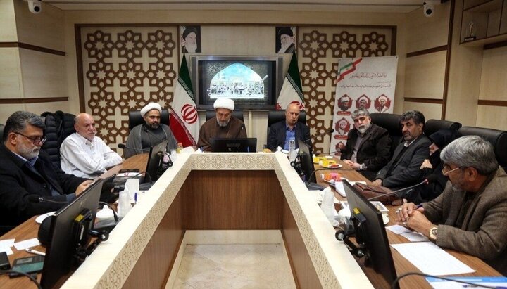 رئیس فدراسیون فوتبال به حوزه علمیه آمد