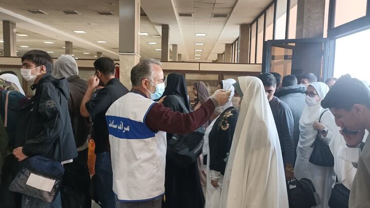 پایش بهداشتی بازگشت زوار عمره در فرودگاه کرمانشاه