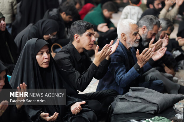 حال و هوای حرم بانوی کرامت در شب لیله الرغایب