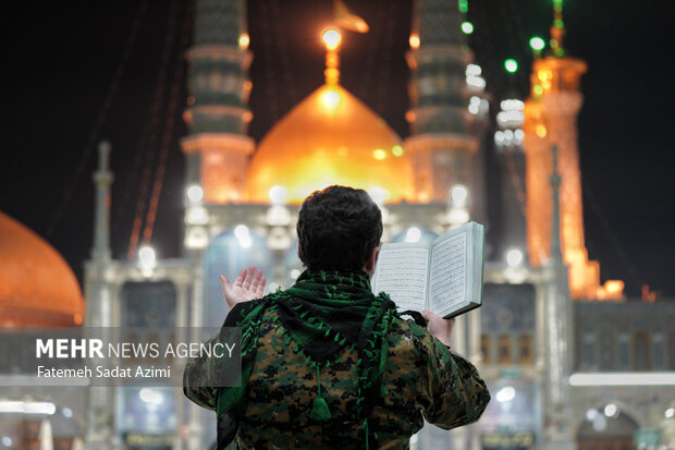 حال و هوای حرم بانوی کرامت در شب لیله الرغایب