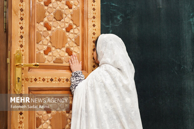 حال و هوای حرم بانوی کرامت در شب لیله الرغایب