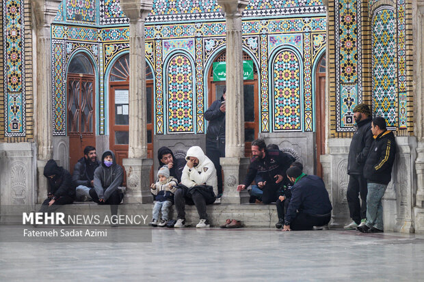 حال و هوای حرم بانوی کرامت در شب لیله الرغایب