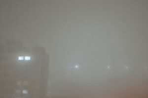 سکوت خاکستری اراک، میان دود و مه غلیظ