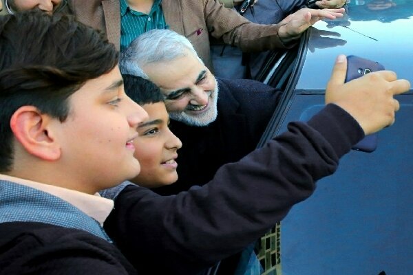 شهید سلیمانی ابرقهرمان نسل نو؛ روایت‌گر زندگی واقعی حاج قاسم باشیم