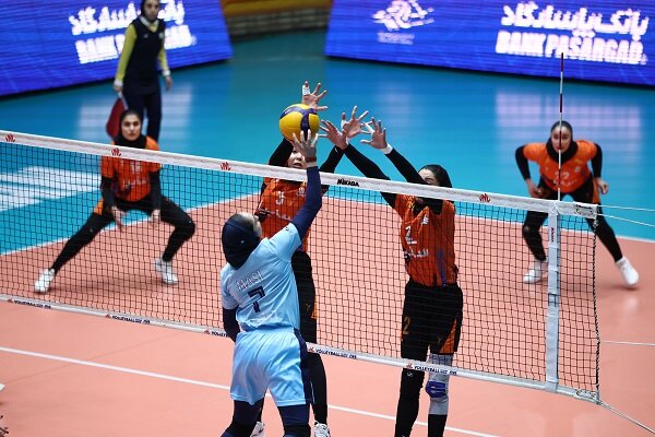 سایپا و شهرآرکا صدرنشینان نیم فصل والیبال بانوان/ مقاومت سوم شد