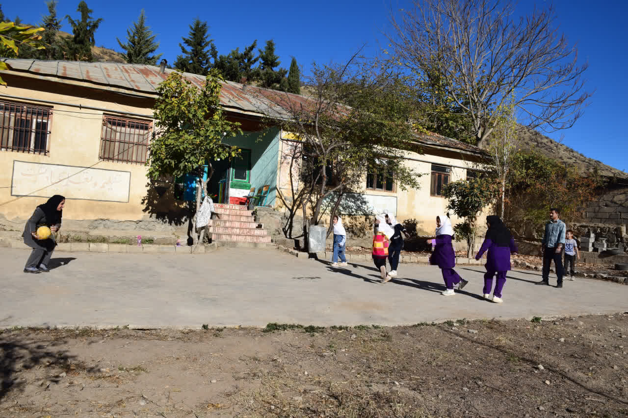 مدرسه چندپایه شیرکلا؛ چراغ روستا همچنان روشن است