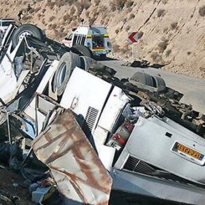 انحراف کامیون اسکانیا در محور یاسوج-اصفهان ۱۳ مصدوم برجای گذاشت