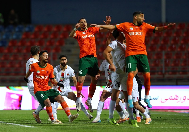 تیم فوتبال سپاهان اصفهان , استقلال , فوتبال , تیم فوتبال پرسپولیس , 