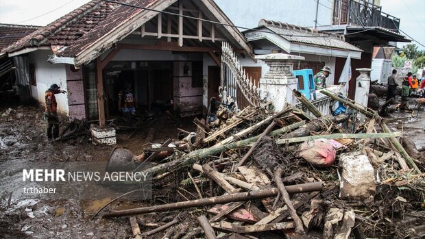 سیل ناگهانی در شرق اندونزی جان ۶ نفر را گرفت