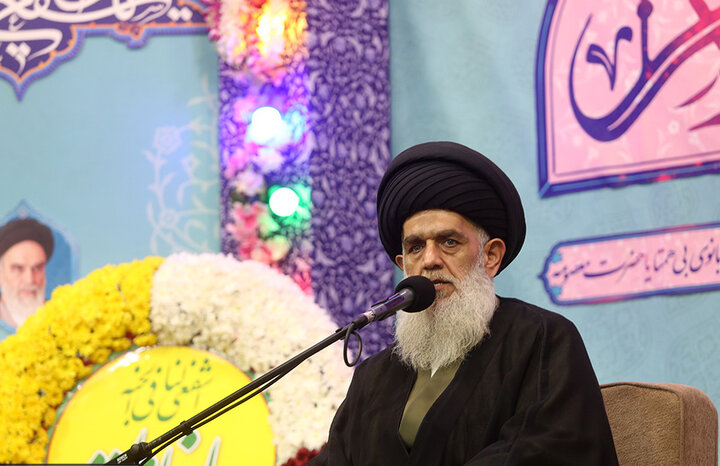 روضه حسینی سپر معنوی جامعه در برابر انحراف‌ها است