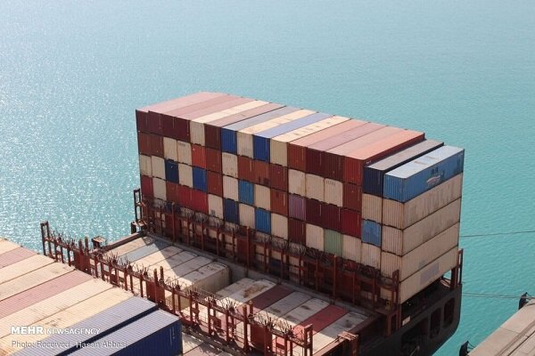 تخلیه دو نگله سنگین در بندر شهید رجایی