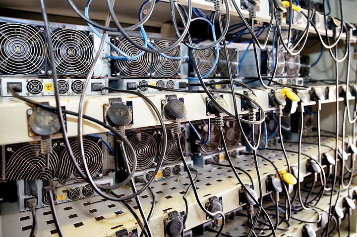 کشف ۱۲ دستگاه ماینر غیرمجاز در باغ‌ویلایی در تاکستان