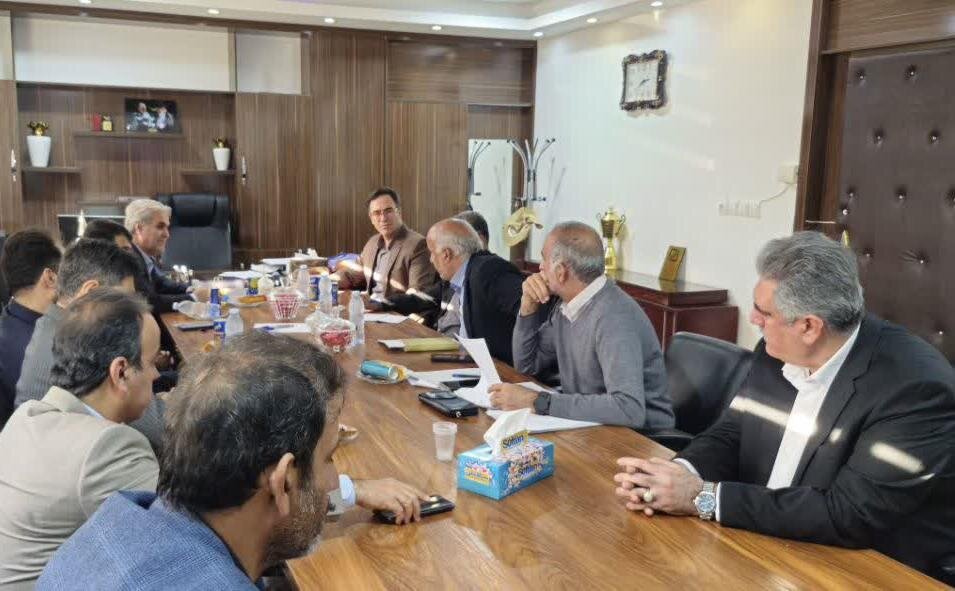 فرماندار تنگستان: تخلیه و ترخیص بار لنج‌ها در تنگستان تسریع شد