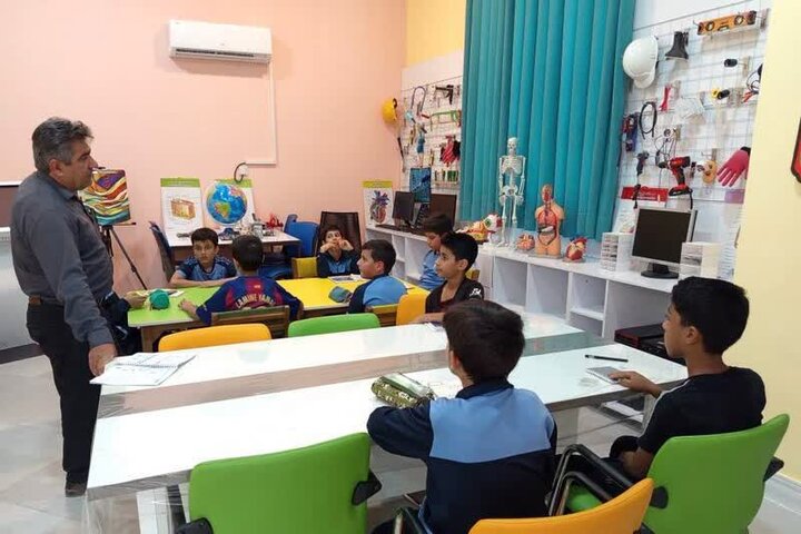 تالار کتابخانه شهید فکری جم پایگاهی برای شکوفایی استعداد کودکان است