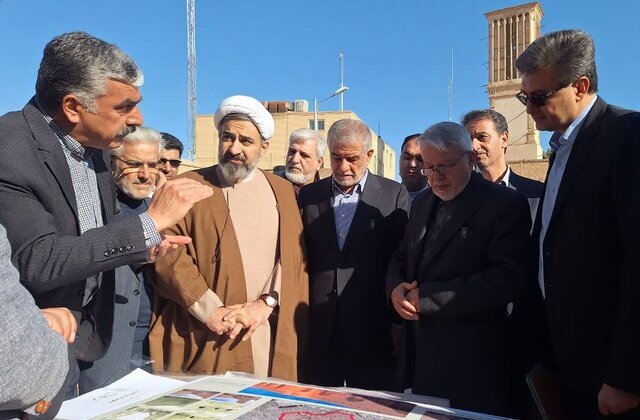 وزیر میراث فرهنگی از طرح احیای حصار تاریخی شهر جهانی یزد بازدید کرد